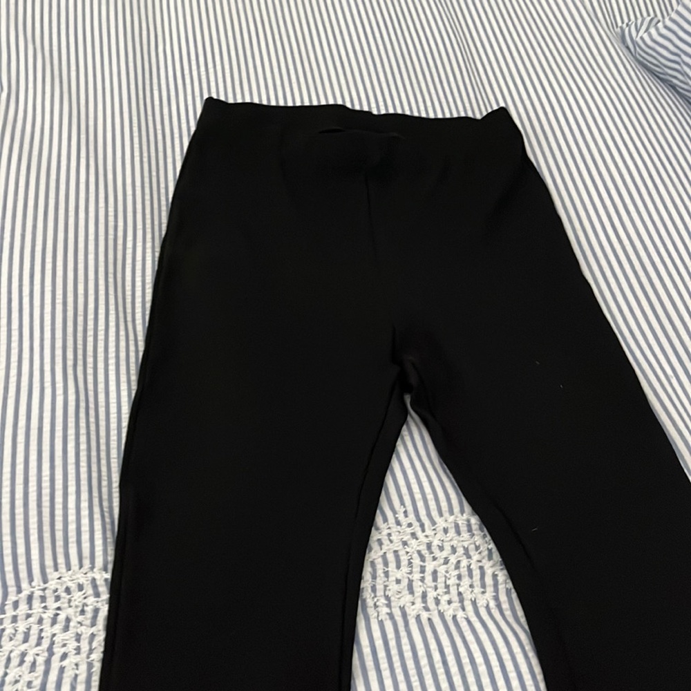 H&M black stretch leggings.